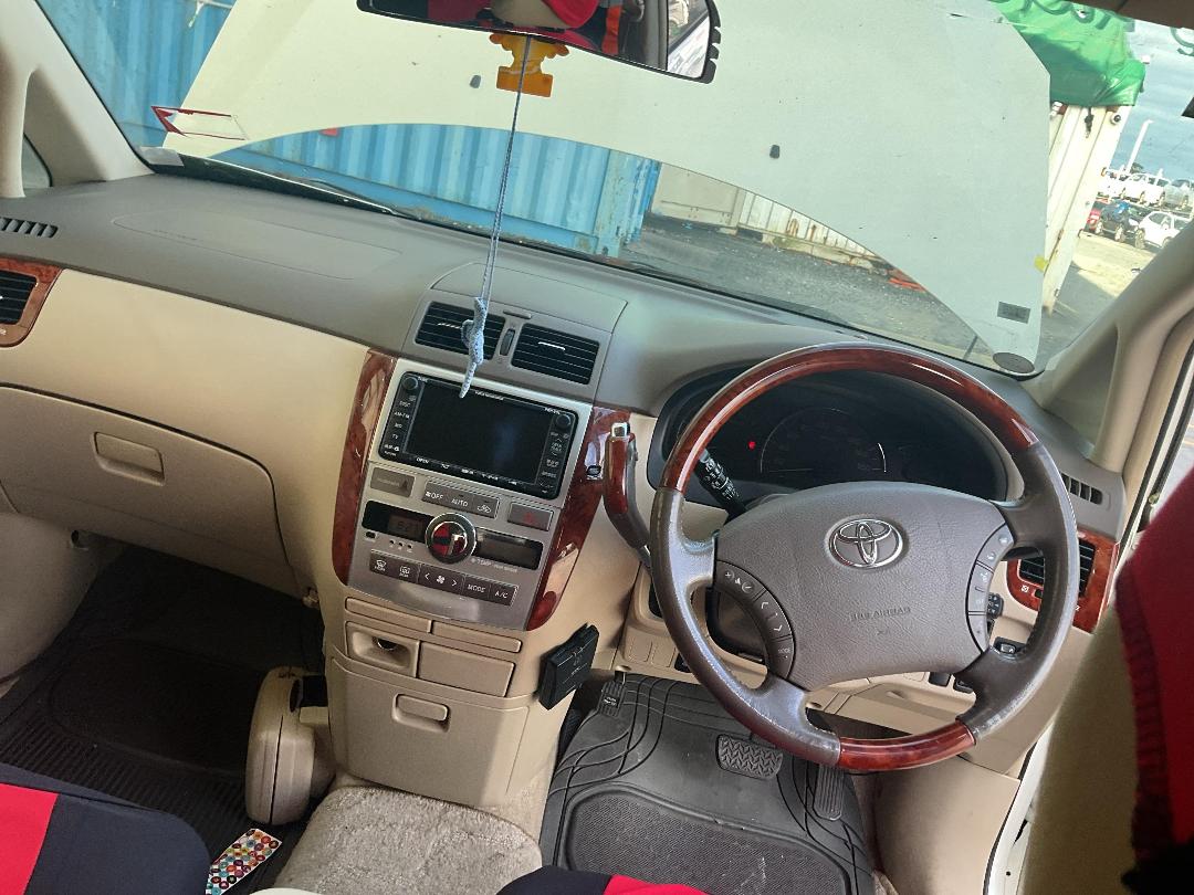 Photo '22' of Toyota Ipsum 240I