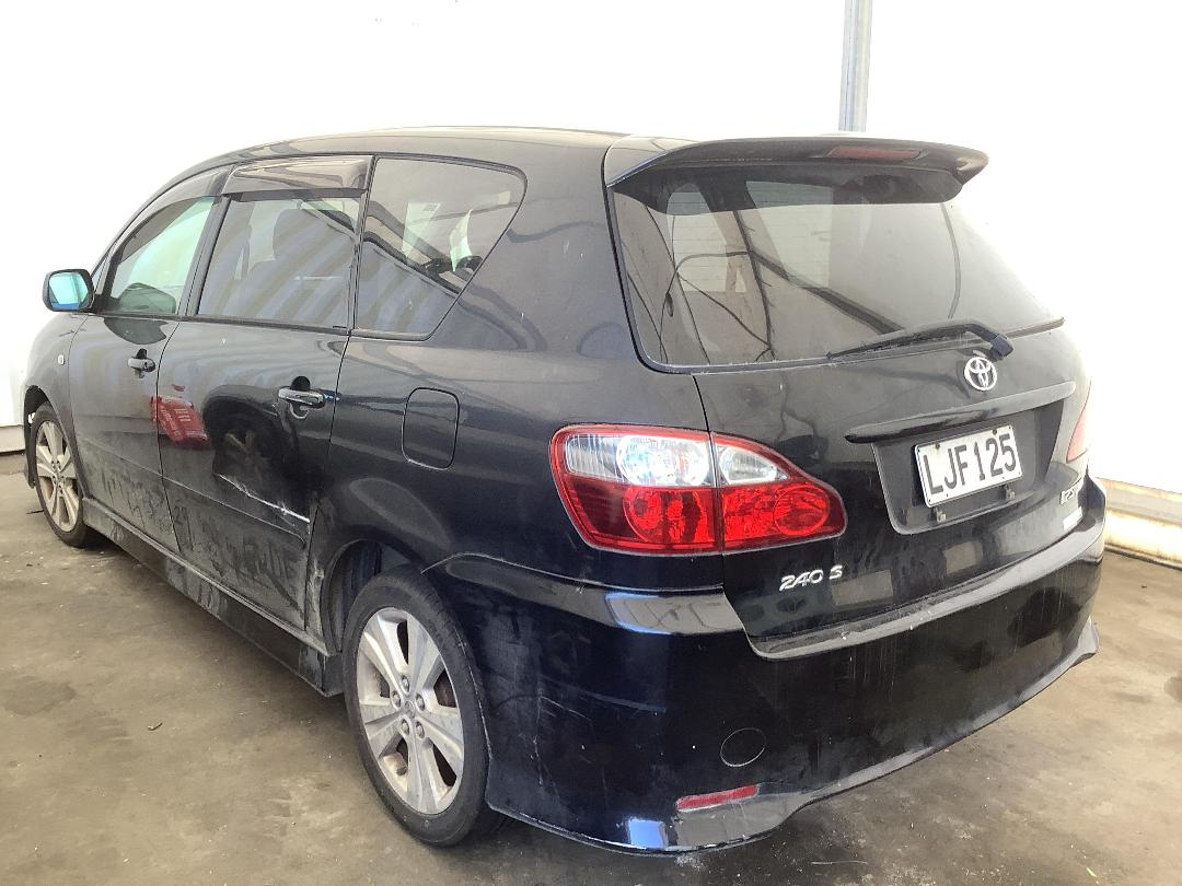 Photo '3' of Toyota Ipsum Photo '3' of Toyota Ipsum