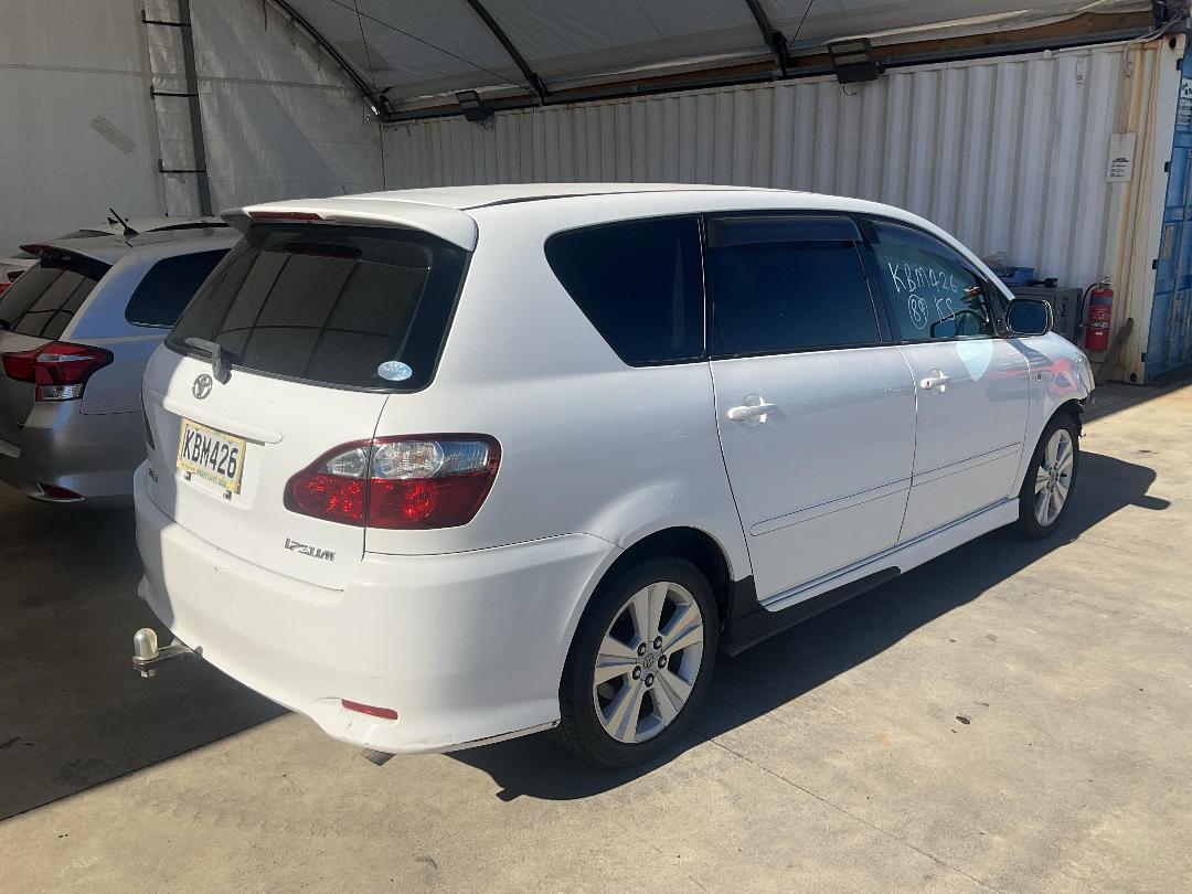 Photo '5' of Toyota Ipsum 240S Photo '5' of Toyota Ipsum 240S