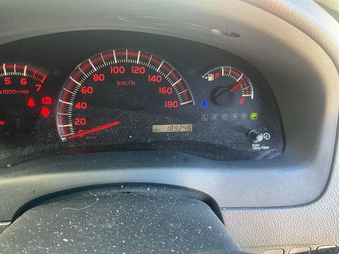 Photo '8' of Toyota Ipsum 240S Photo '8' of Toyota Ipsum 240S