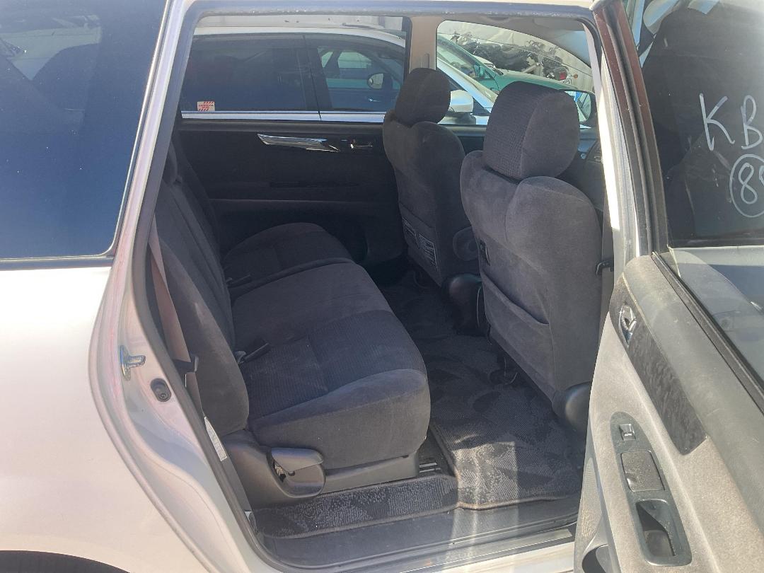 Photo '10' of Toyota Ipsum 240S Photo '10' of Toyota Ipsum 240S