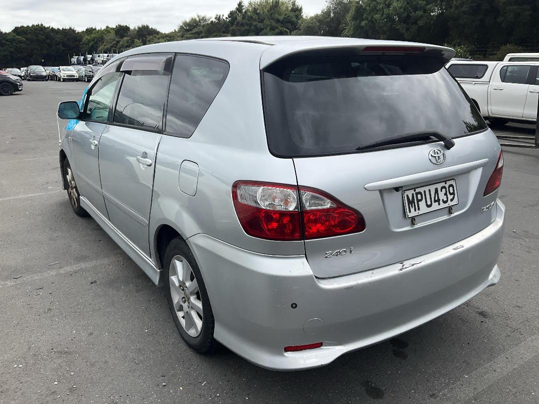 Photo '3' of Toyota Ipsum 240I Photo '3' of Toyota Ipsum 240I