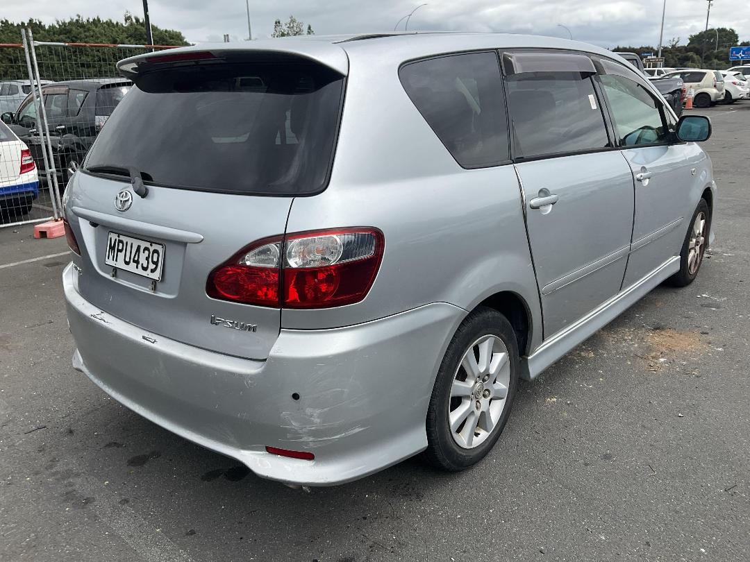 Photo '4' of Toyota Ipsum 240I Photo '4' of Toyota Ipsum 240I