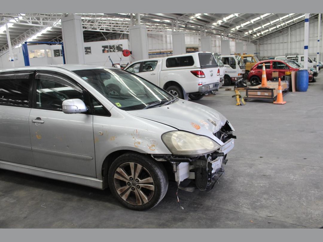 Photo '5' of Toyota Ipsum 240S Photo '5' of Toyota Ipsum 240S