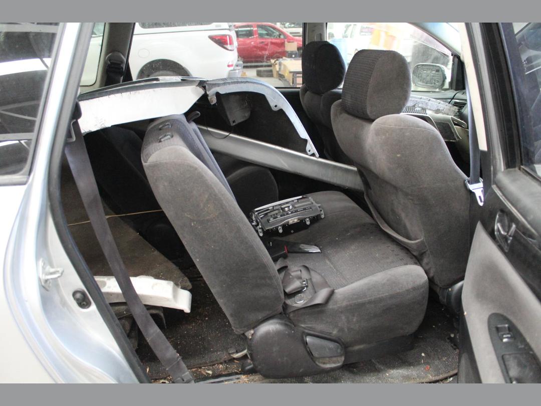 Photo '10' of Toyota Ipsum 240S Photo '10' of Toyota Ipsum 240S