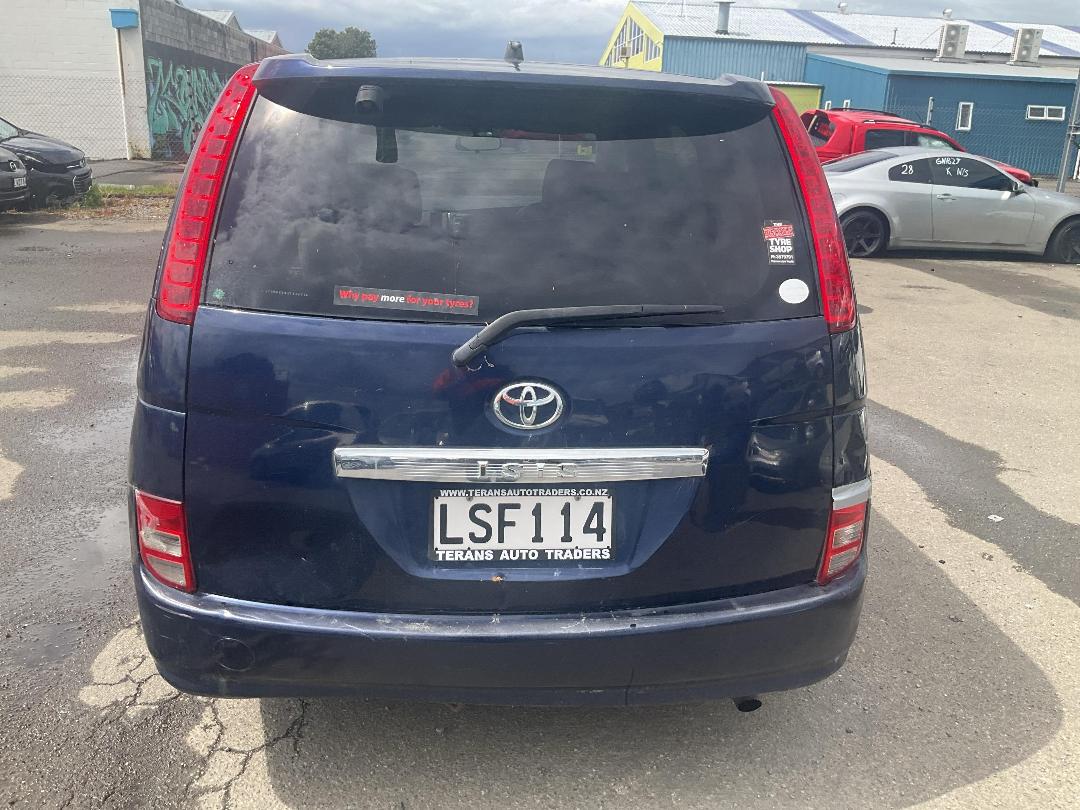 Photo '5' of Toyota Isis Photo '5' of Toyota Isis