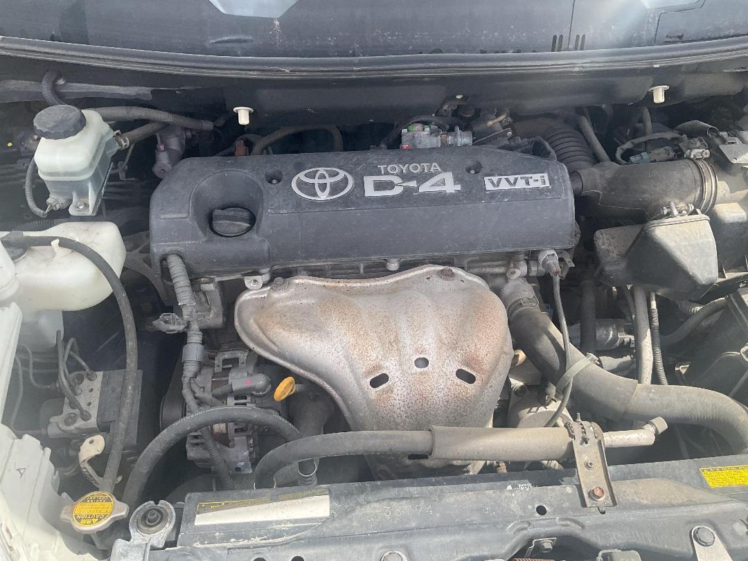 Photo '9' of Toyota Isis Photo '9' of Toyota Isis