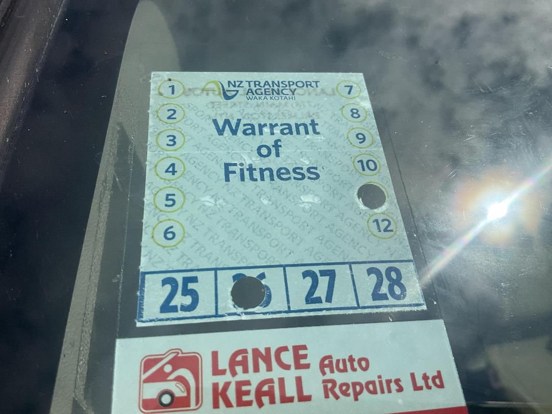 Photo '17' of Toyota Isis Photo '17' of Toyota Isis