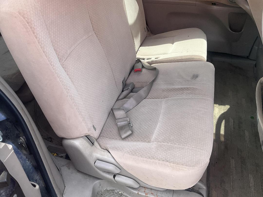 Photo '15' of Toyota Isis Photo '15' of Toyota Isis