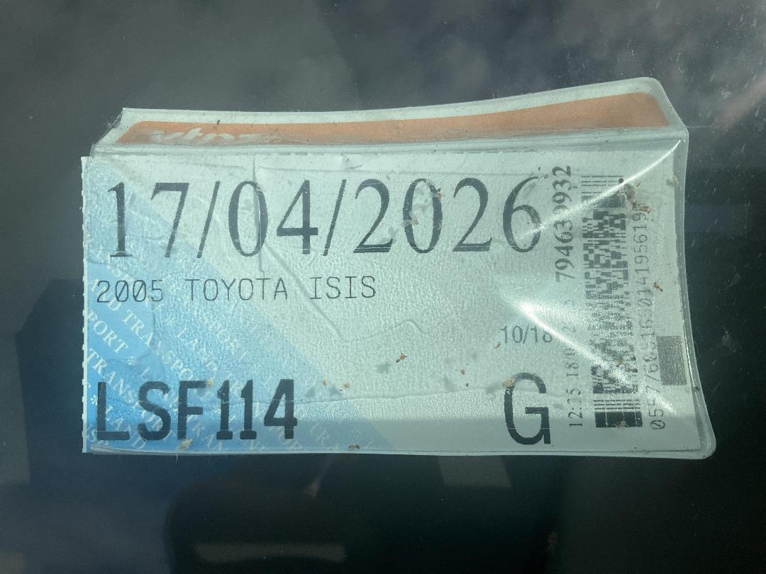 Photo '18' of Toyota Isis Photo '18' of Toyota Isis