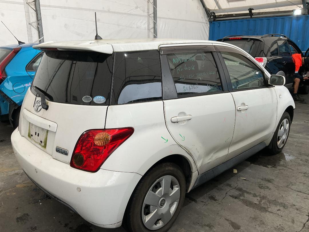 Photo '15' of Toyota IST Photo '15' of Toyota IST