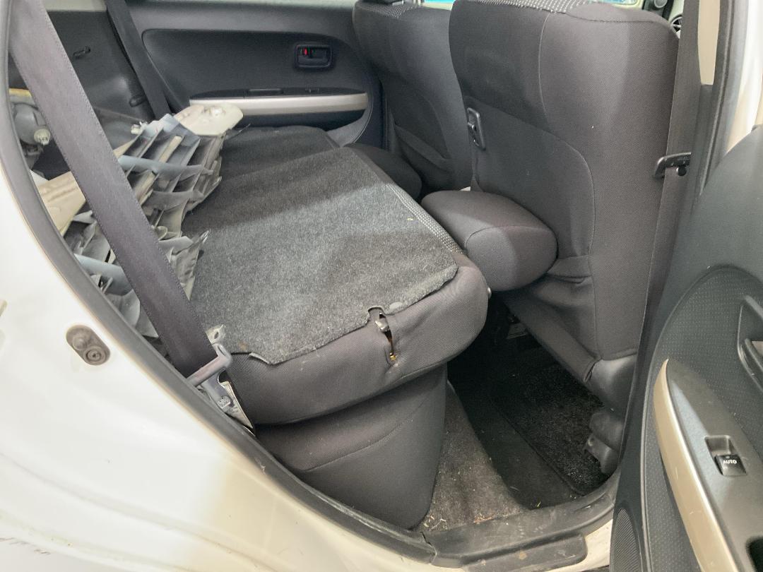 Photo '19' of Toyota IST Photo '19' of Toyota IST