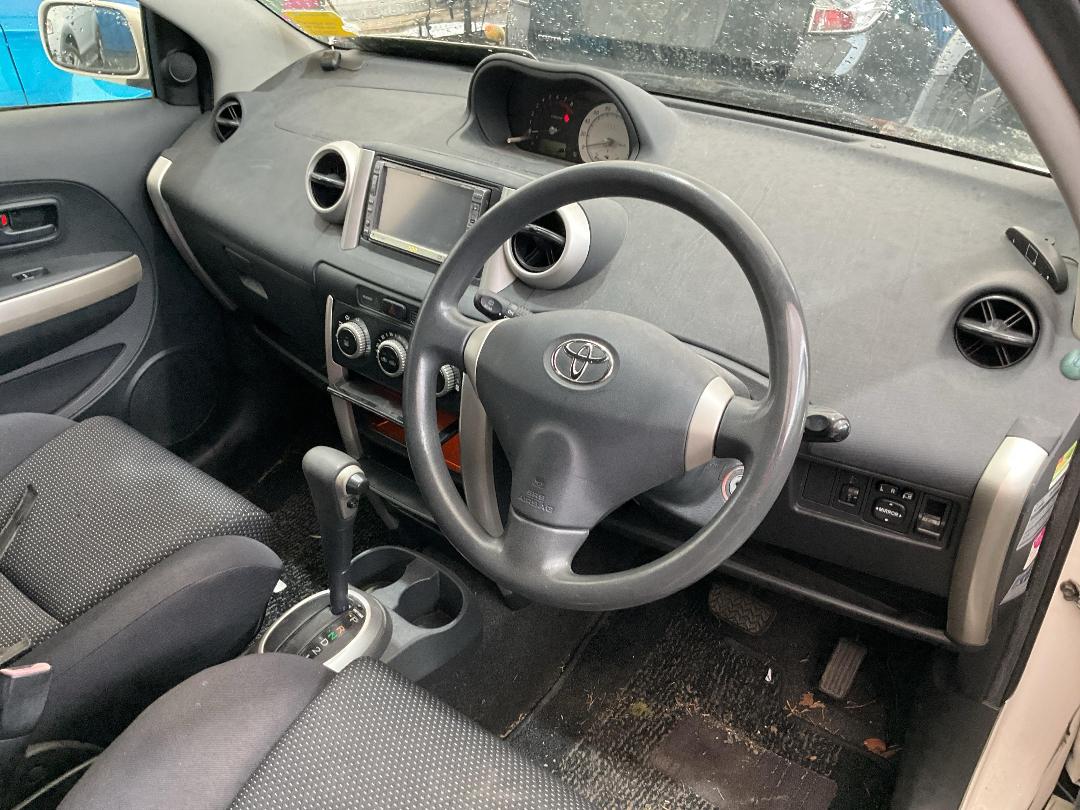 Photo '21' of Toyota IST Photo '21' of Toyota IST