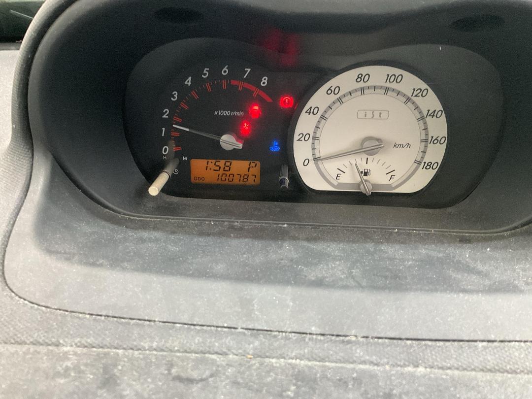 Photo '24' of Toyota IST Photo '24' of Toyota IST