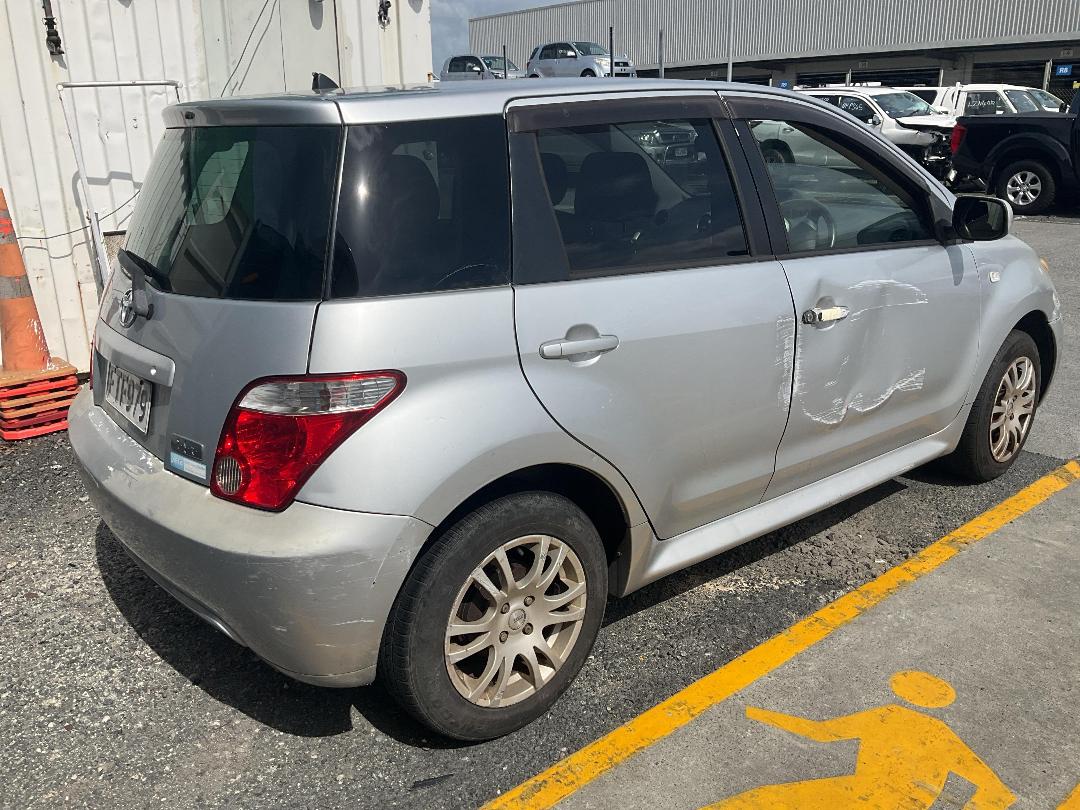 Photo '6' of Toyota IST