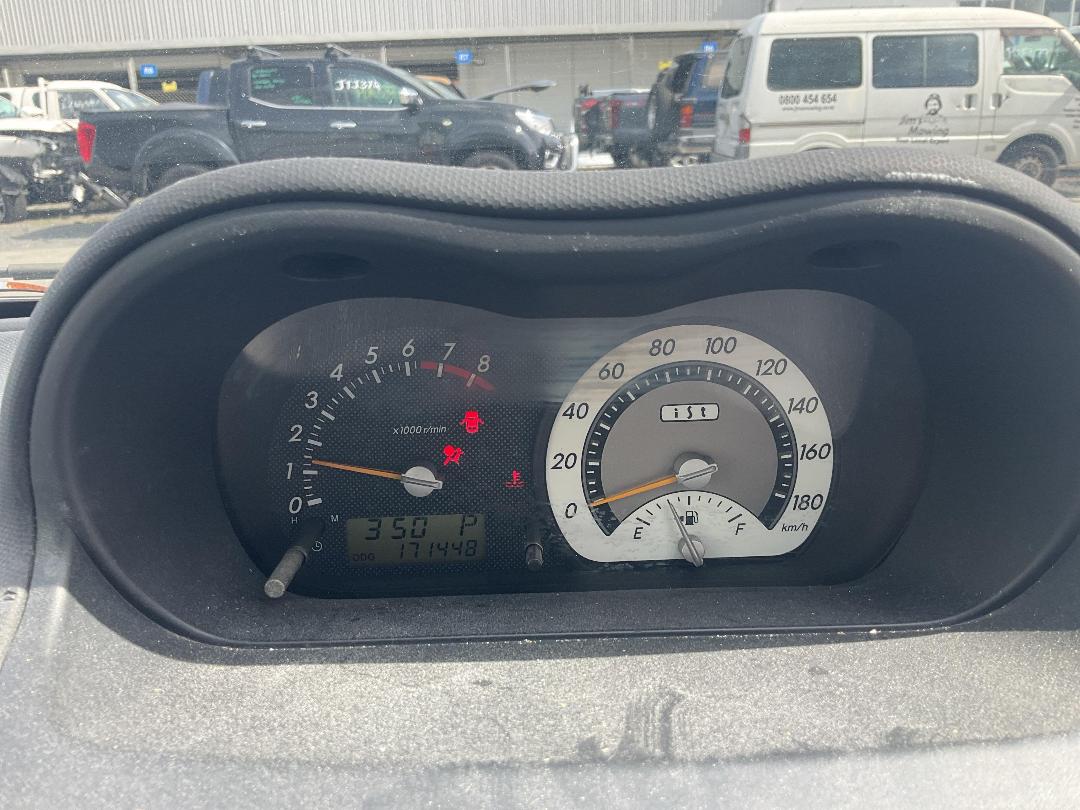 Photo '9' of Toyota IST