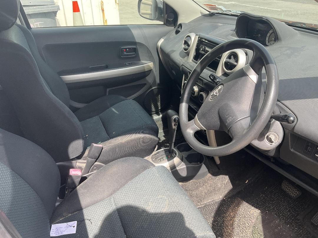 Photo '8' of Toyota IST