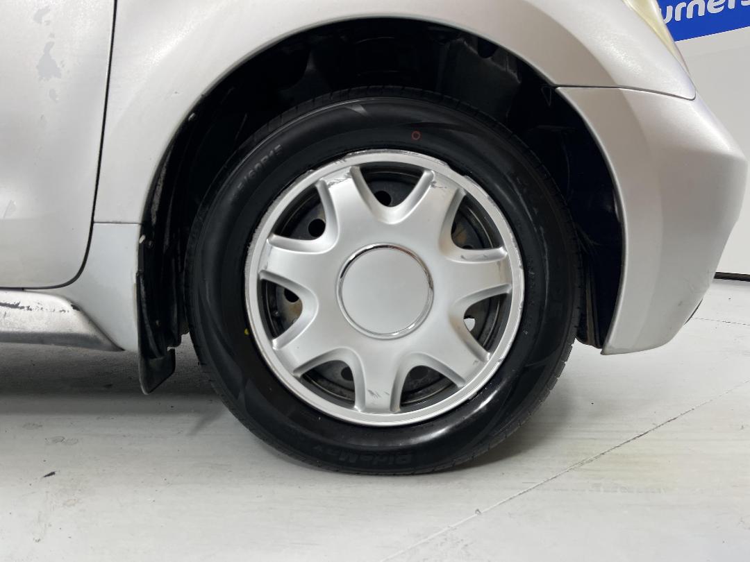 Photo '7' of Toyota IST Photo '7' of Toyota IST