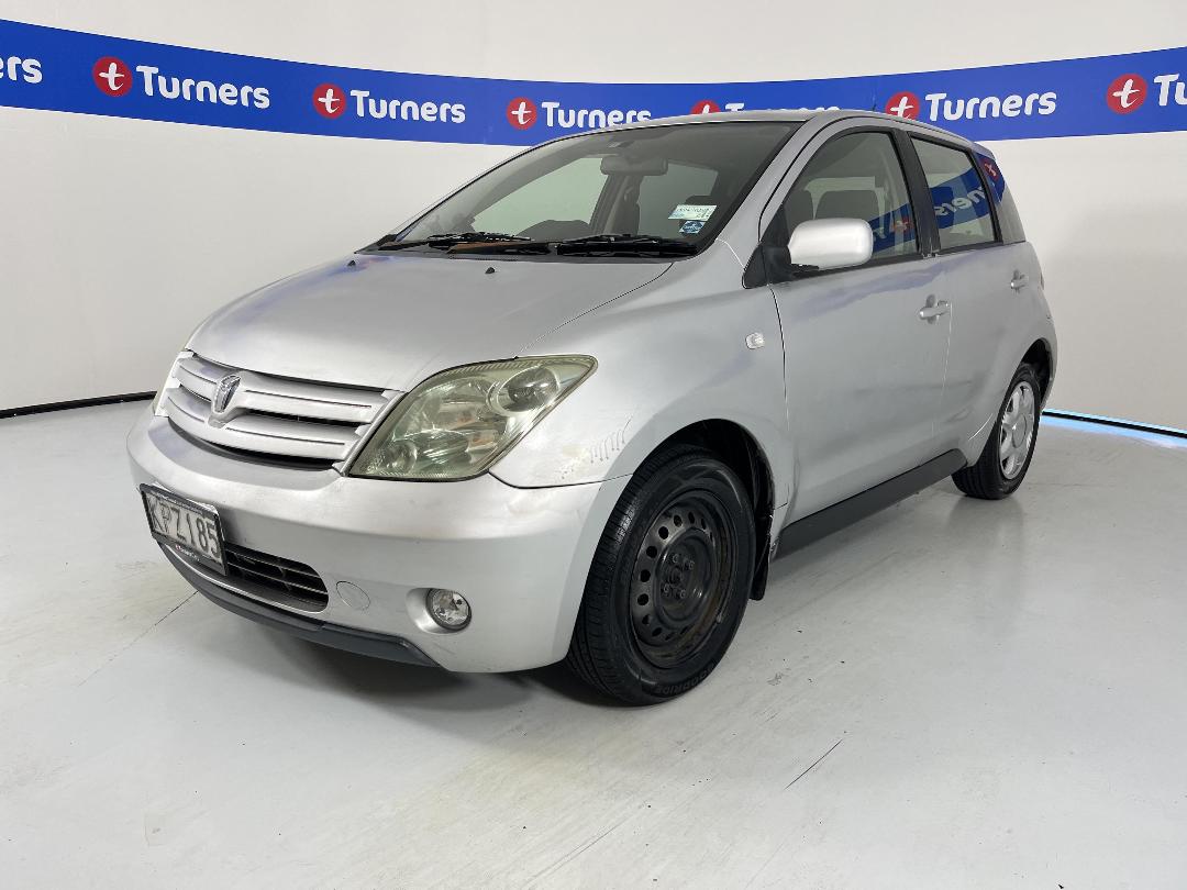 Photo '3' of Toyota IST Photo '3' of Toyota IST