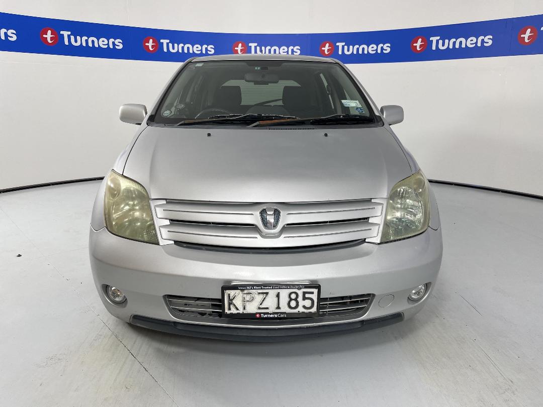 Photo '2' of Toyota IST Photo '2' of Toyota IST