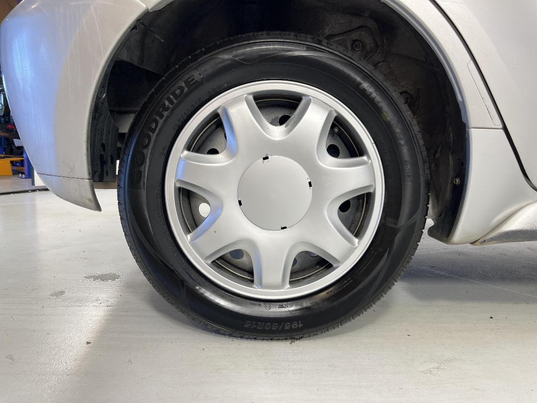 Photo '10' of Toyota IST Photo '10' of Toyota IST