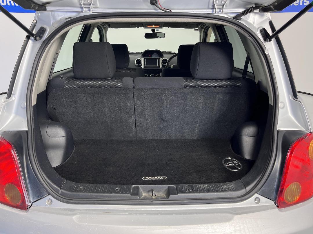 Photo '12' of Toyota IST Photo '12' of Toyota IST