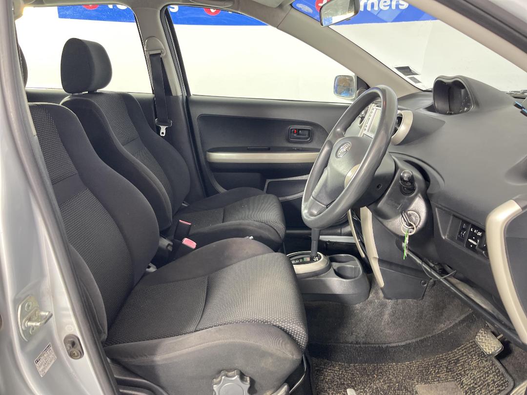 Photo '14' of Toyota IST Photo '14' of Toyota IST