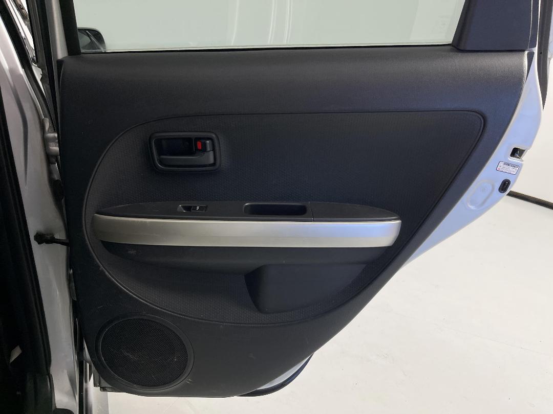 Photo '17' of Toyota IST Photo '17' of Toyota IST