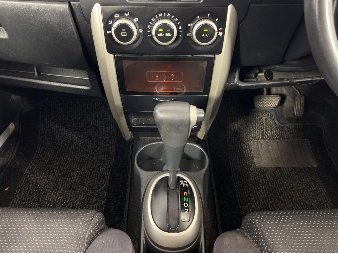 Photo '16' of Toyota IST Photo '16' of Toyota IST