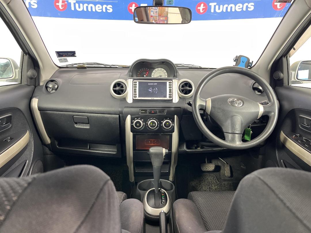 Photo '15' of Toyota IST Photo '15' of Toyota IST