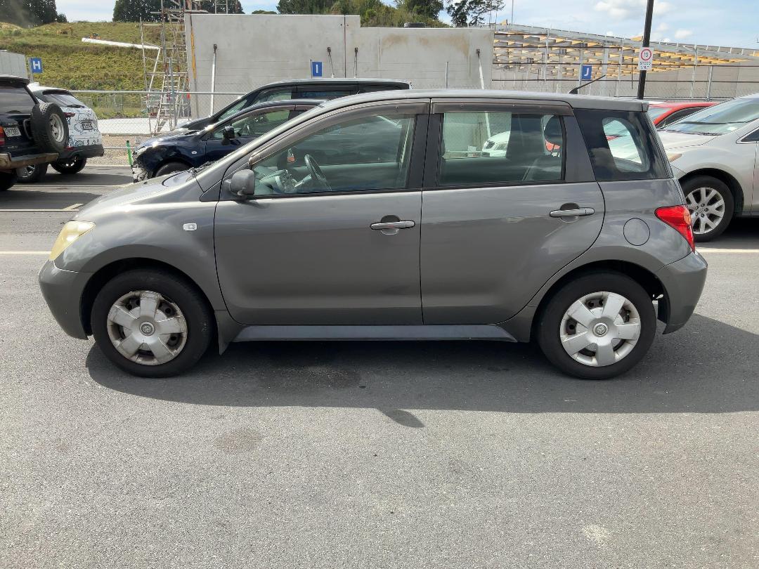 Photo '4' of Toyota IST 1.3L