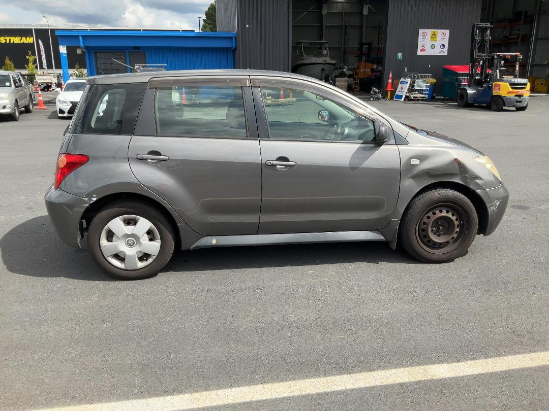 Photo '8' of Toyota IST 1.3L