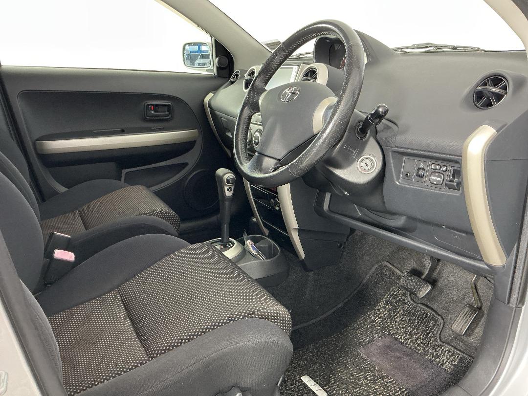 Photo '16' of Toyota IST