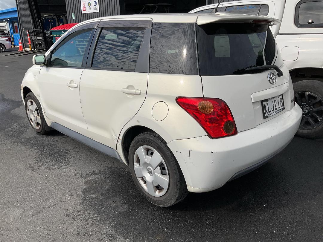 Photo '3' of Toyota IST Photo '3' of Toyota IST