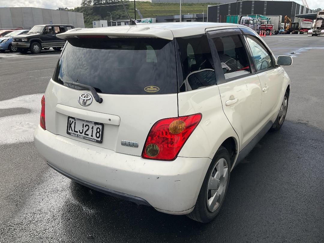 Photo '4' of Toyota IST Photo '4' of Toyota IST