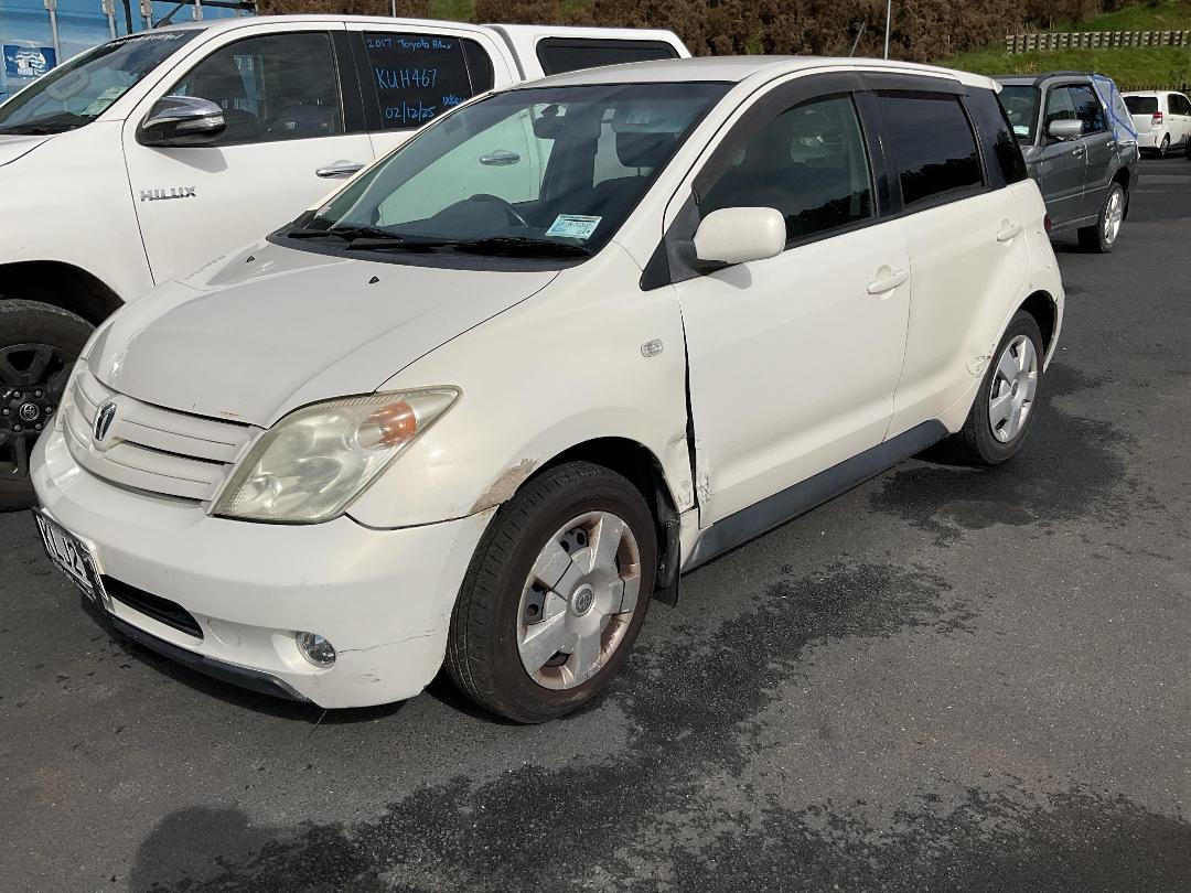 Photo '2' of Toyota IST Photo '2' of Toyota IST