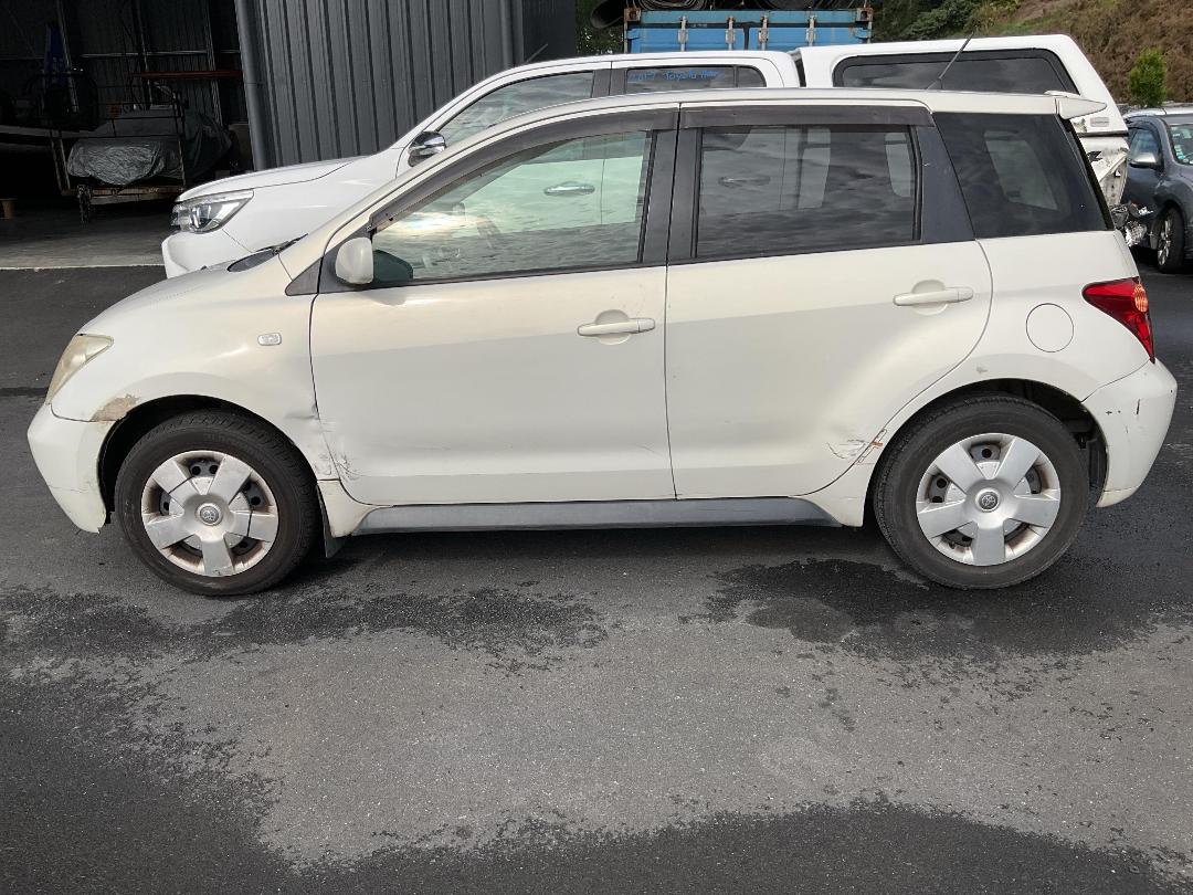 Photo '5' of Toyota IST Photo '5' of Toyota IST