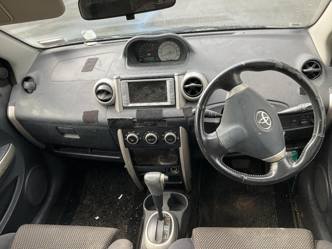 Photo '19' of Toyota IST Photo '19' of Toyota IST