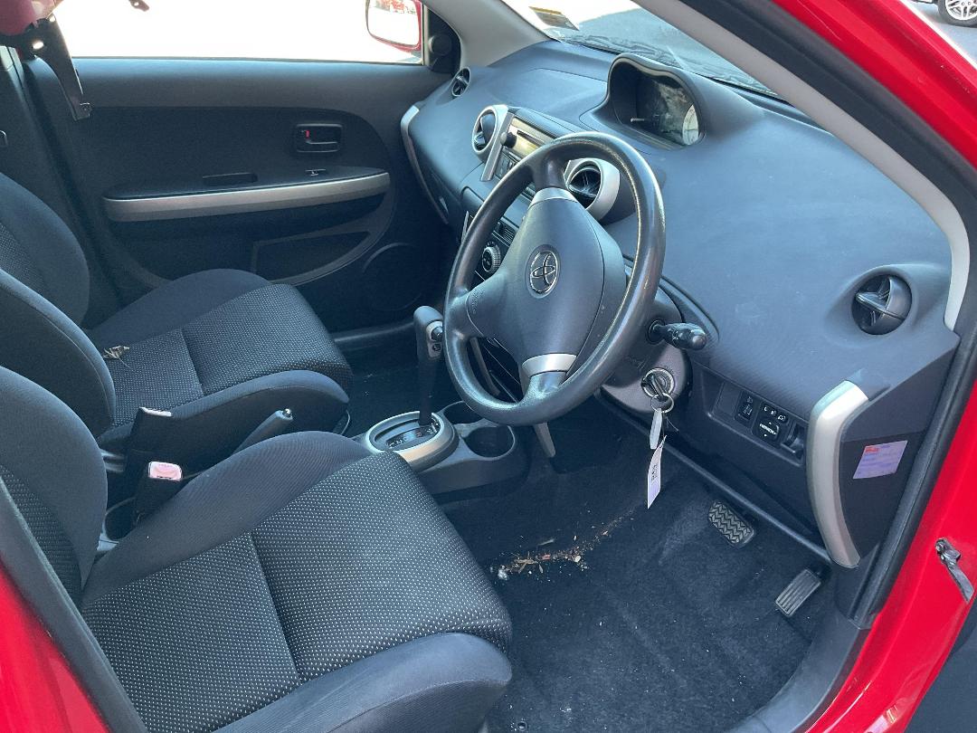 Photo '17' of Toyota IST Photo '17' of Toyota IST