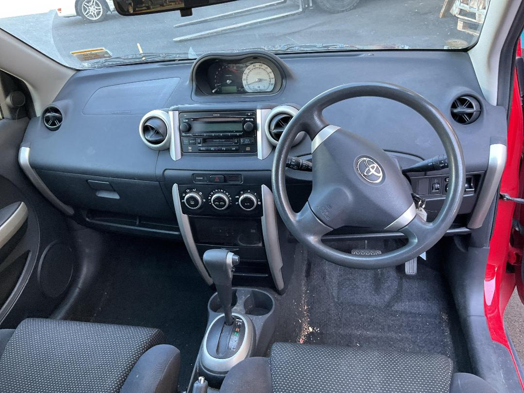 Photo '18' of Toyota IST Photo '18' of Toyota IST