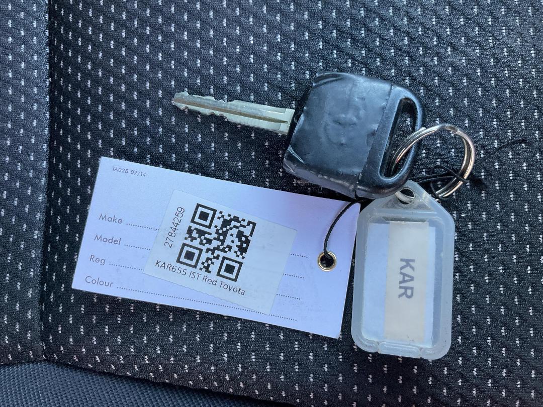 Photo '25' of Toyota IST Photo '25' of Toyota IST