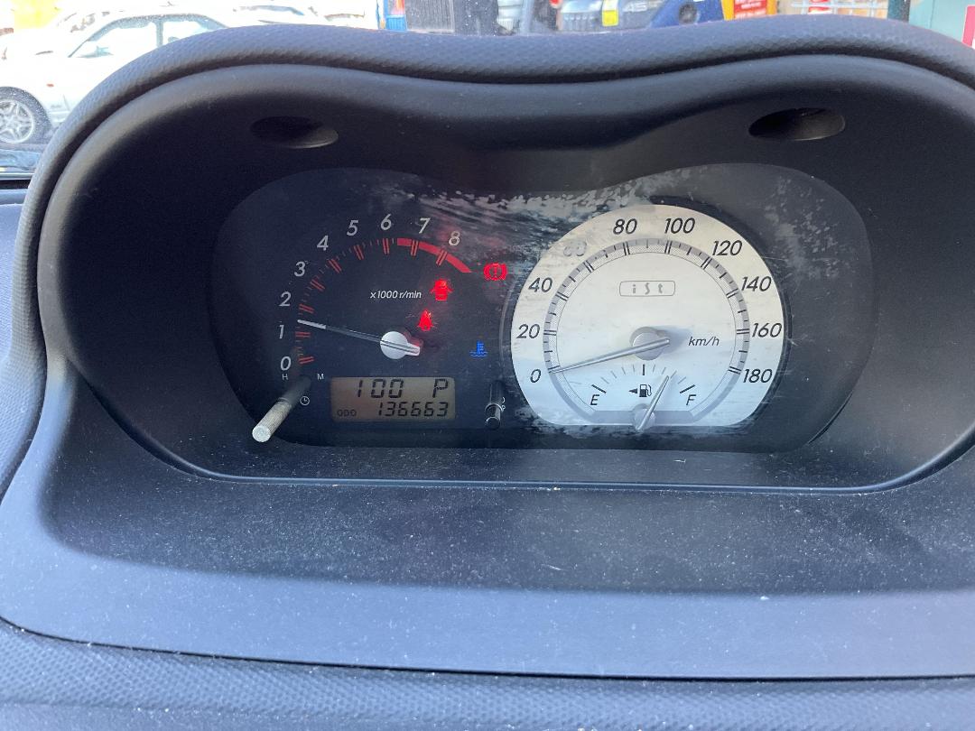 Photo '16' of Toyota IST Photo '16' of Toyota IST