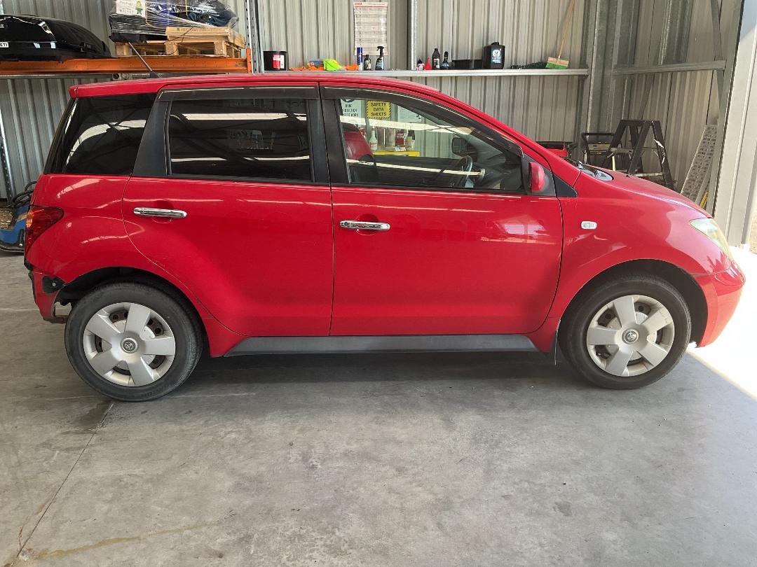 Photo '5' of Toyota IST Photo '5' of Toyota IST