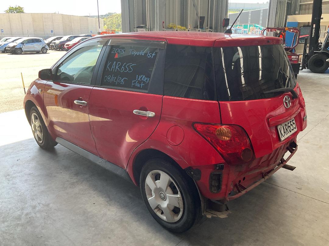 Photo '3' of Toyota IST Photo '3' of Toyota IST