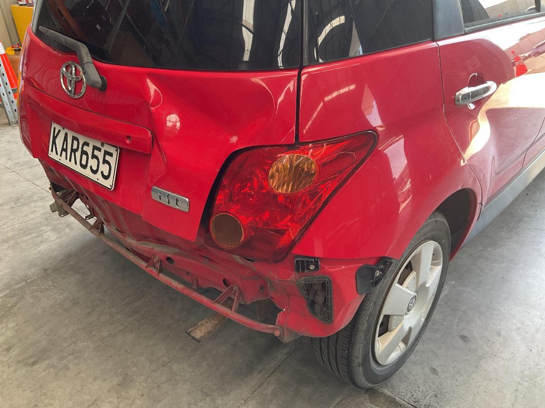 Photo '10' of Toyota IST Photo '10' of Toyota IST