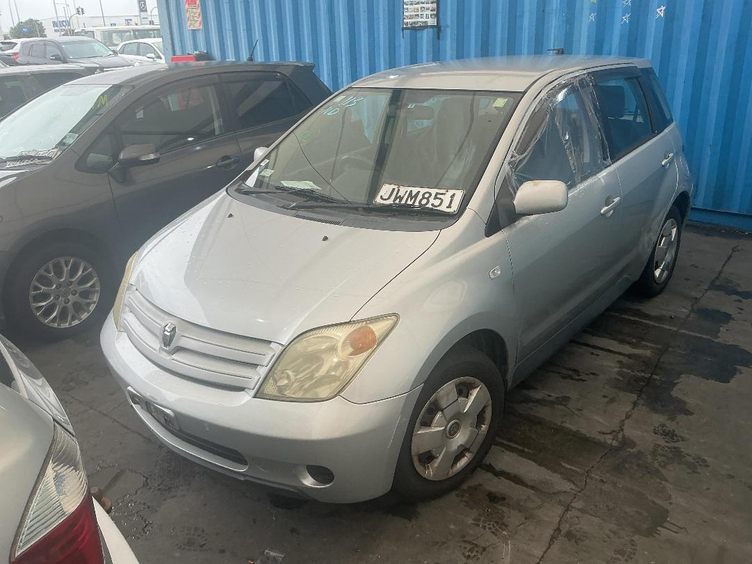 Photo '4' of Toyota IST