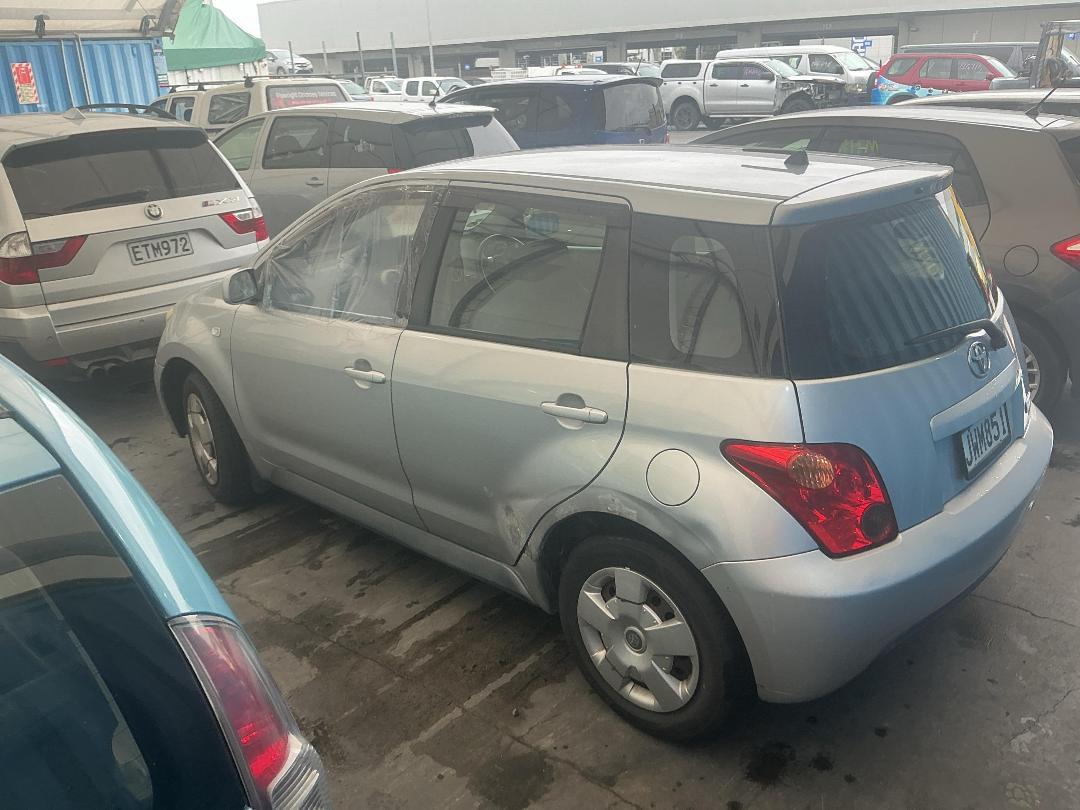 Photo '8' of Toyota IST