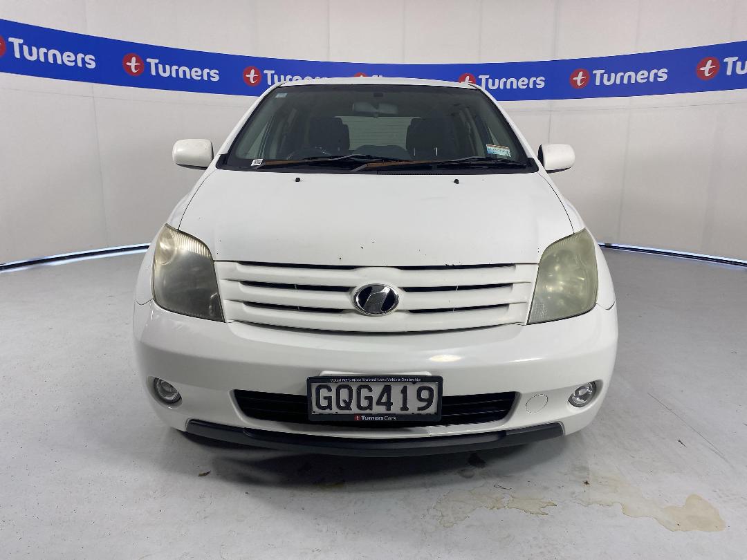 Photo '2' of Toyota IST