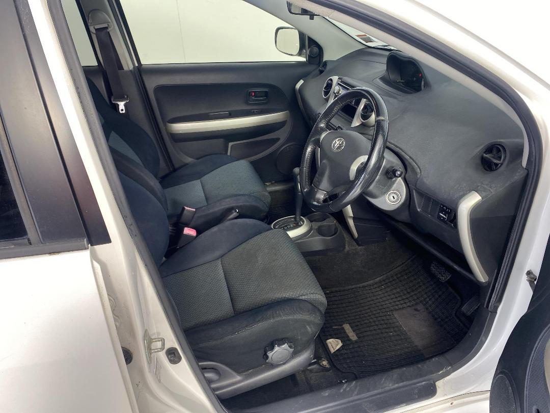 Photo '16' of Toyota IST