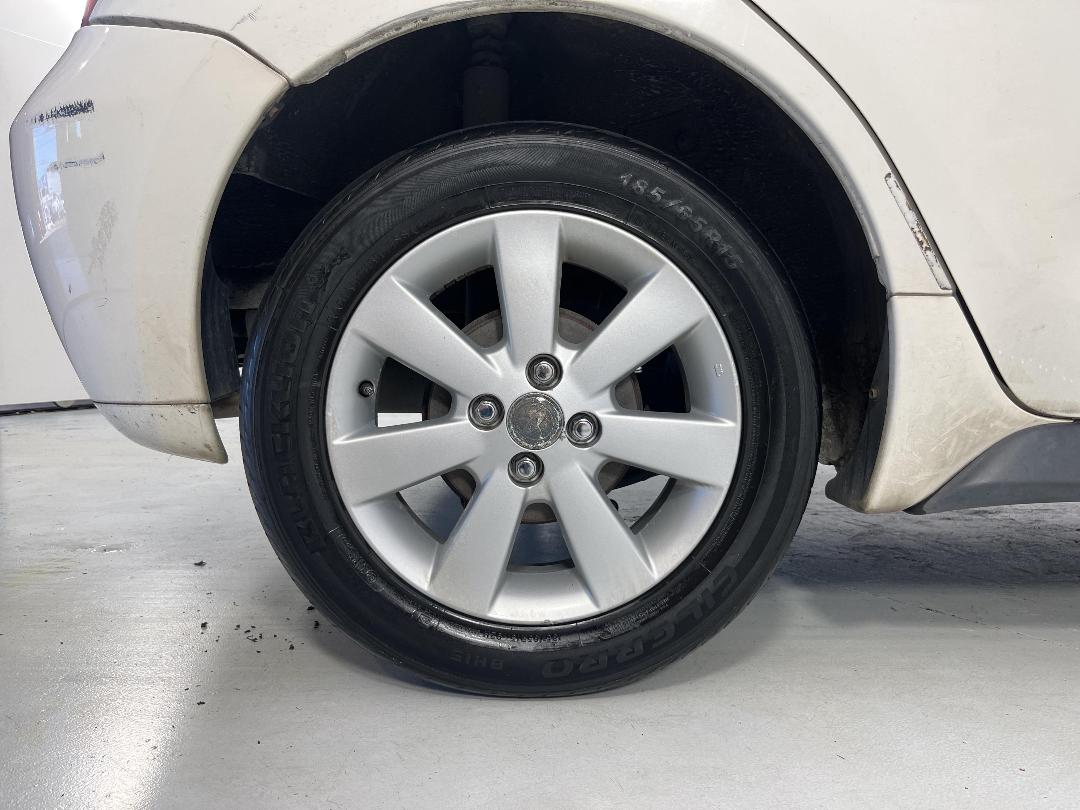 Photo '12' of Toyota IST